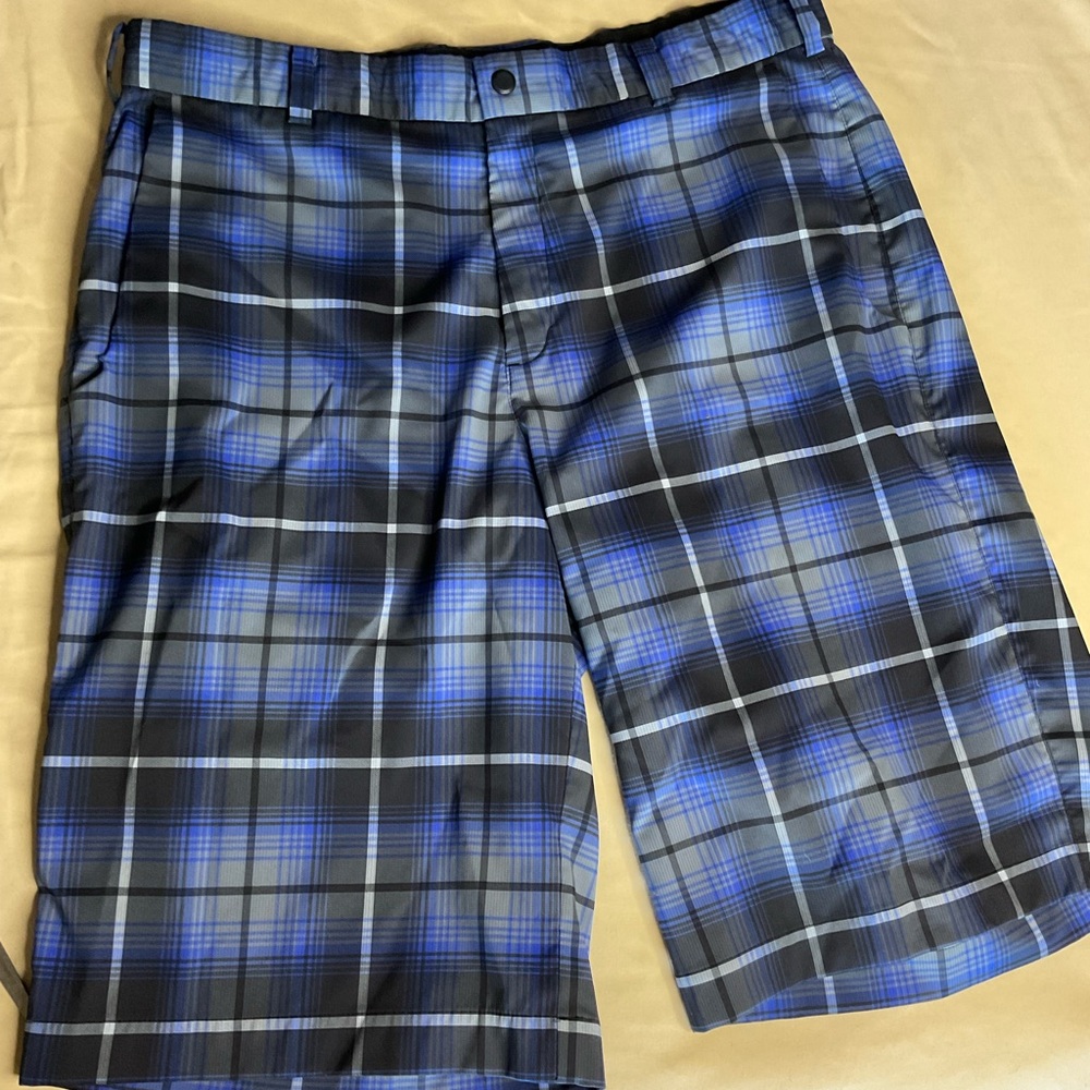 Nike dri-fit Golf Shorts size 34” blue plaid preppy dad shorts flat front